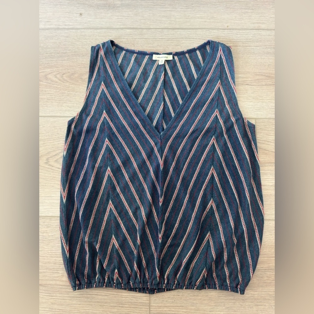 Max Studio Chevron Striped Sleeveless Blouse 💙❤️